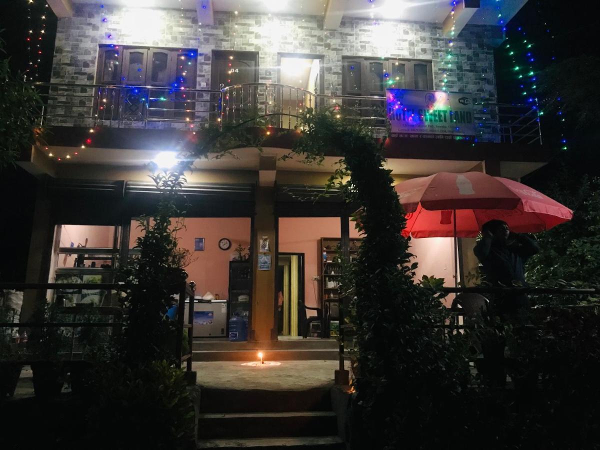Hotel Sweetland Sauraha Exterior foto